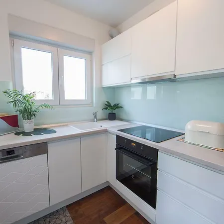 Charming Near The Beach Apartment