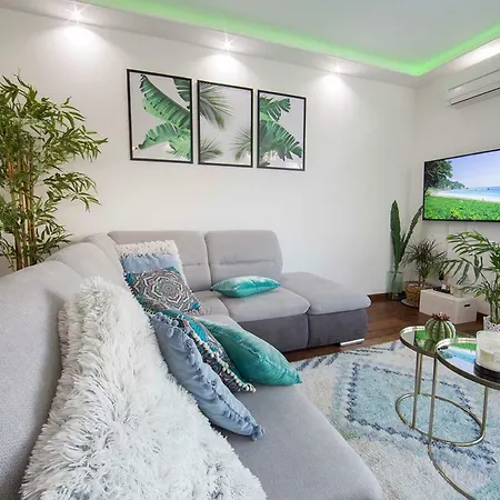 Charming Near The Beach Apartment Split